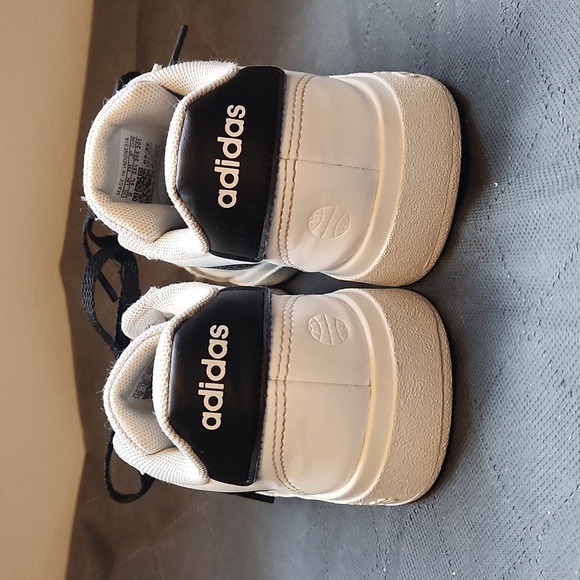 Adidas Grand Court Classic White and Black Shoes Size 2Y - Picture 5 of 7